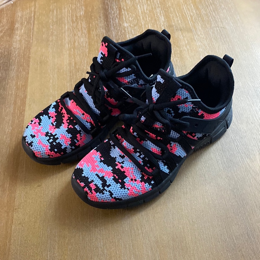 Lightweight Mesh Running Shoes - image 1